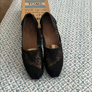 TOMS Black Slippers Classic Style